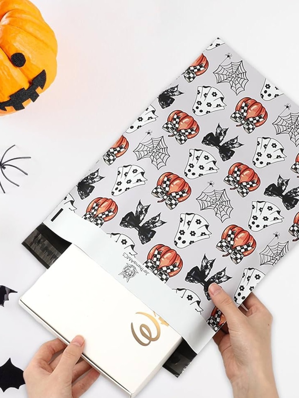 Polymailer Value Pack/Halloween Pumpkin, Ghost and Bows Pattern
(10”x13”) Qty:20 - Picture 3 of 4